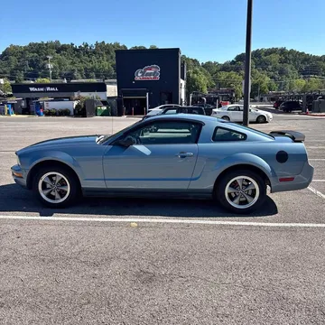 2006 Ford Mustang V6 Coupe 2D