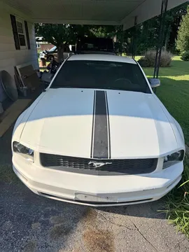 2006 Ford Mustang V6 Coupe 2D
