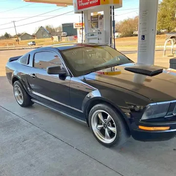 2006 Ford Mustang V6 Premium Coupe 2D