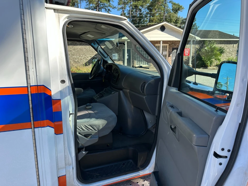 2006 Ford Econoline Van - Image 6 of 12