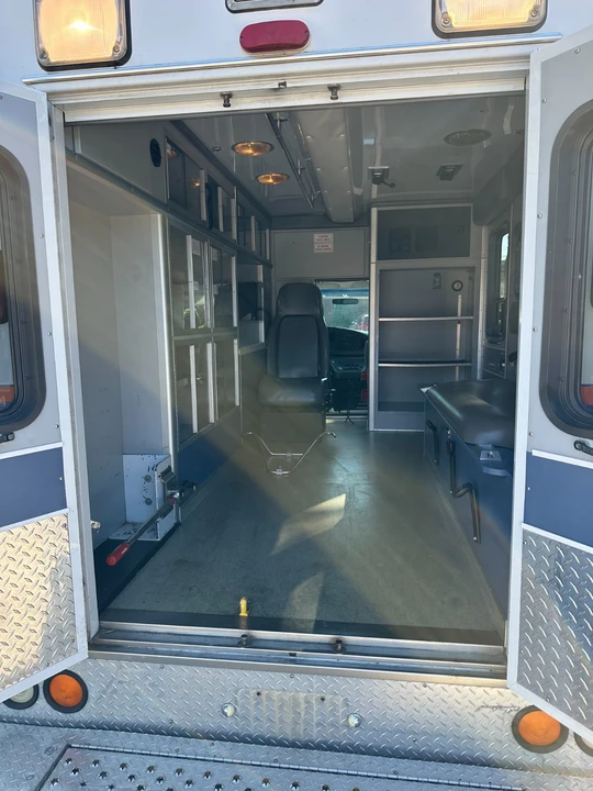2006 Ford Econoline Van - Image 10 of 12