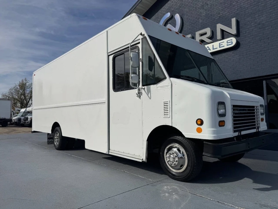 2006 Ford Econoline Van - Image 2 of 12