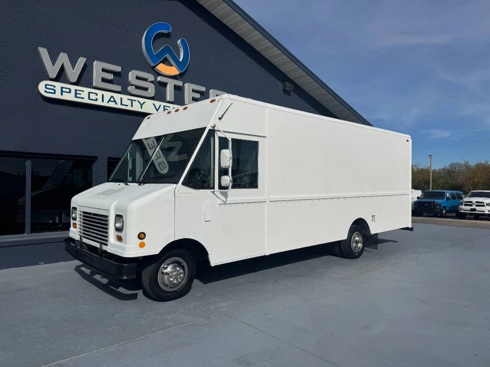 2006 Ford Econoline Van - Image 11 of 12