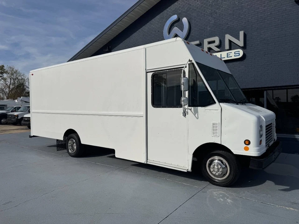 2006 Ford Econoline Van - Image 10 of 12