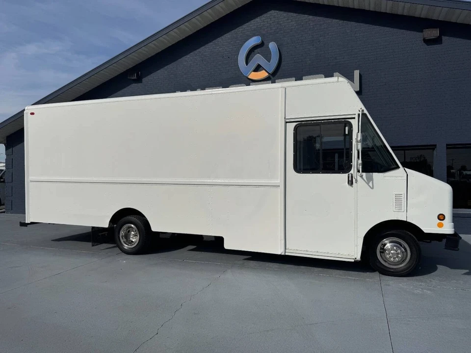 2006 Ford Econoline Van - Image 9 of 12