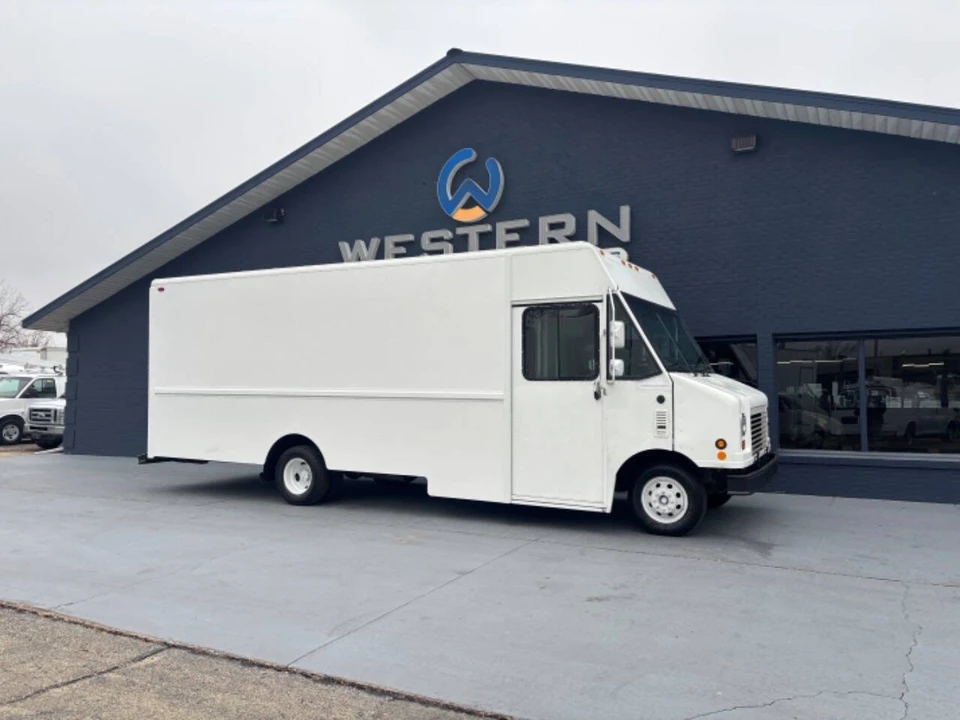 2006 Ford Econoline Van - Image 11 of 12