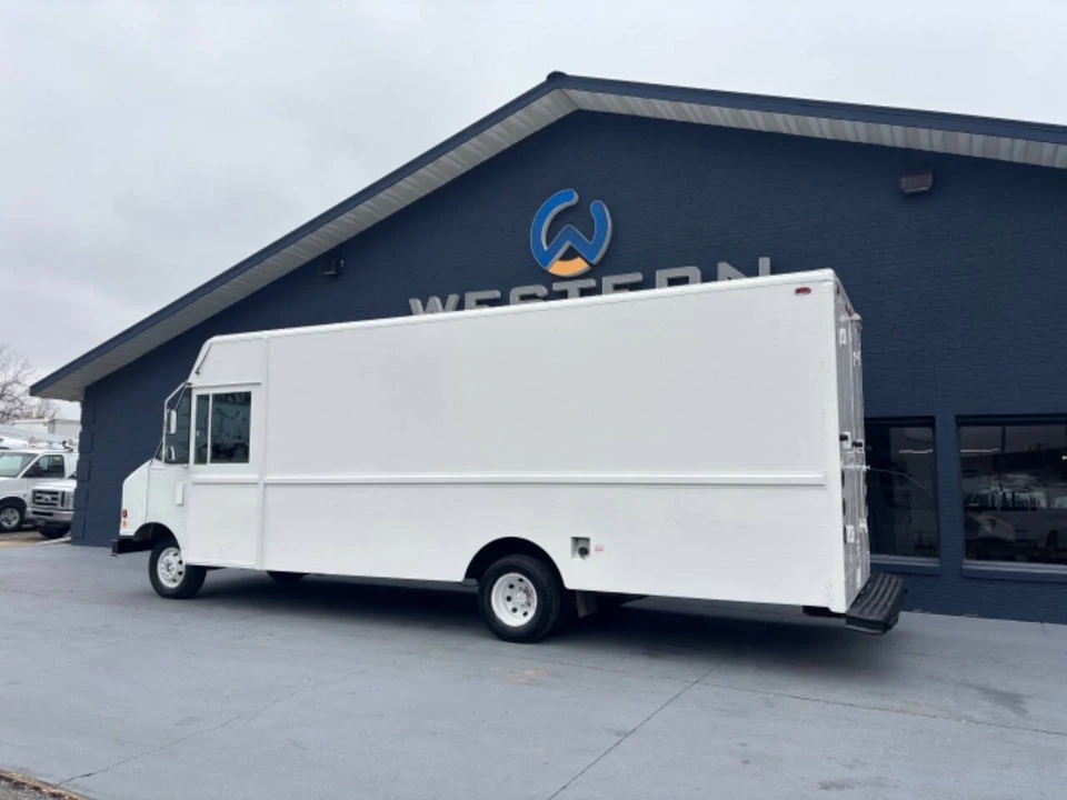 2006 Ford Econoline Van - Image 3 of 12