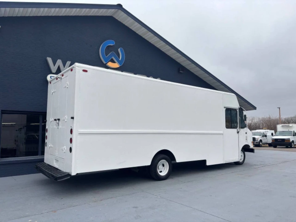 2006 Ford Econoline Van - Image 6 of 12