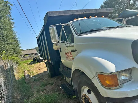2006 Ford Dump Truck