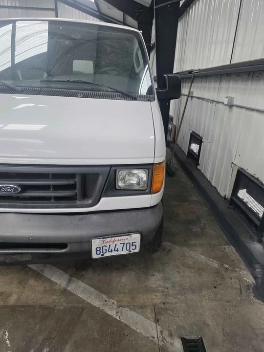 2006 Ford Econoline Van - Image 2 of 9