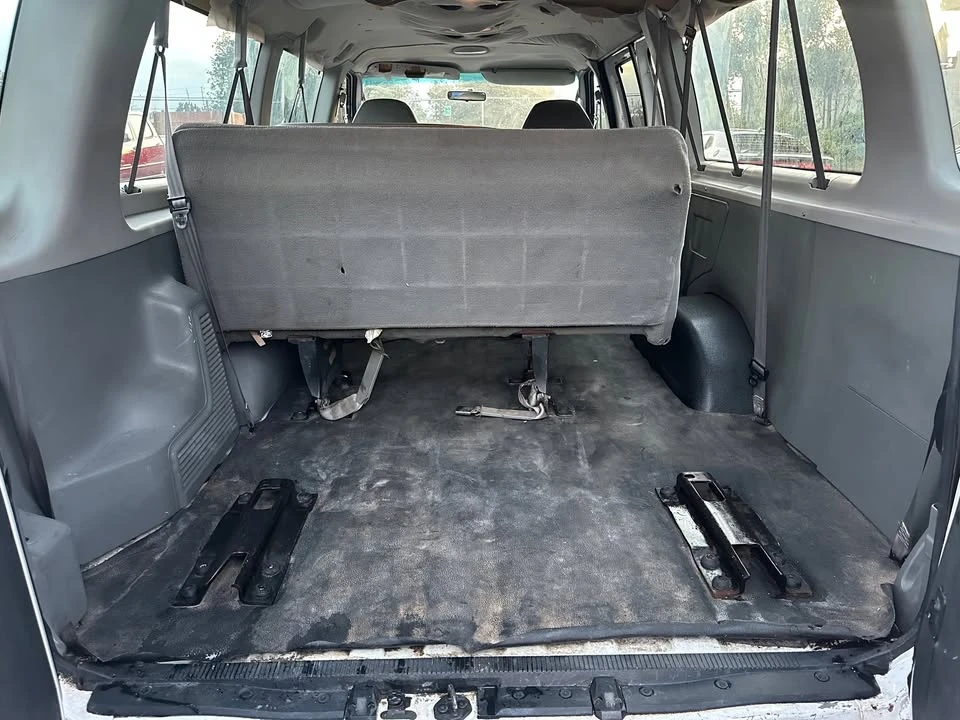 2006 Ford Econoline Van - Image 10 of 13