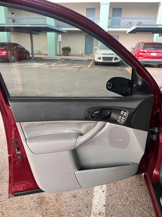 2006 Ford Focus 2nd Gen - Image 5 of 6