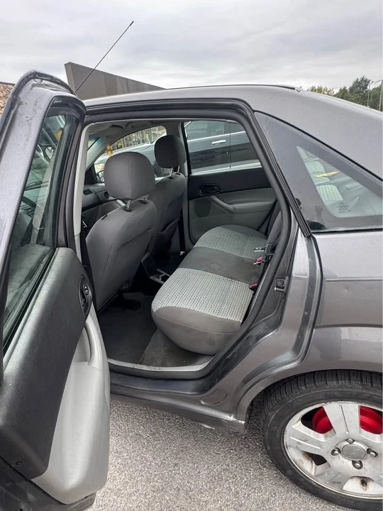 2006 Ford Focus 2nd Gen - Image 7 of 9
