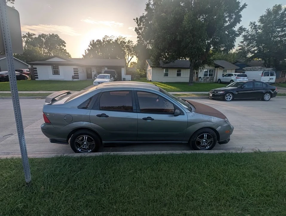 2006 Ford Focus 2nd Gen - Image 2 of 5