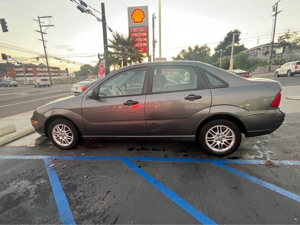 2006 Ford Focus 2nd Gen - Image 5 of 10