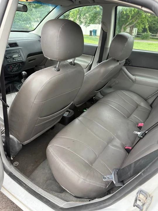 2006 Ford Focus 2nd Gen - Image 11 of 13