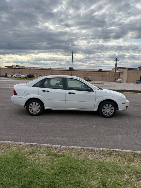 2006 Ford Focus 2nd Gen - Image 5 of 13