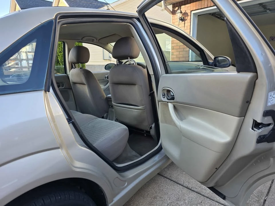 2006 Ford Focus 2nd Gen - Image 3 of 11
