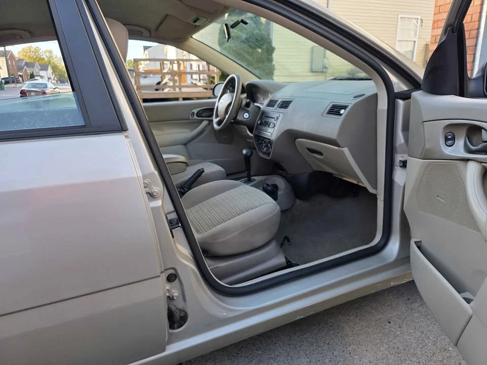 2006 Ford Focus 2nd Gen - Image 9 of 11
