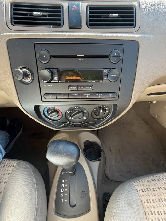 2006 Ford Focus 2nd Gen - Image 13 of 17