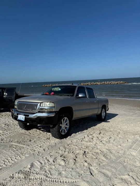 2006 GMC C/K - Image 2 of 13