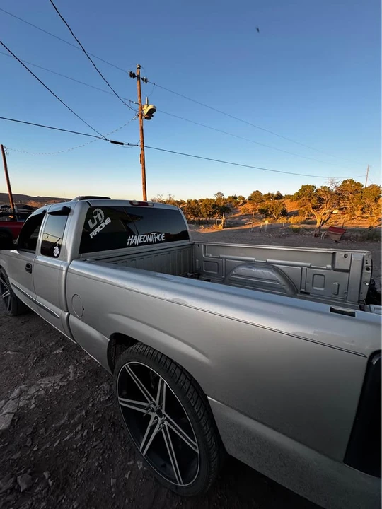 2006 GMC Sierra 2nd Gen - Image 2 of 3