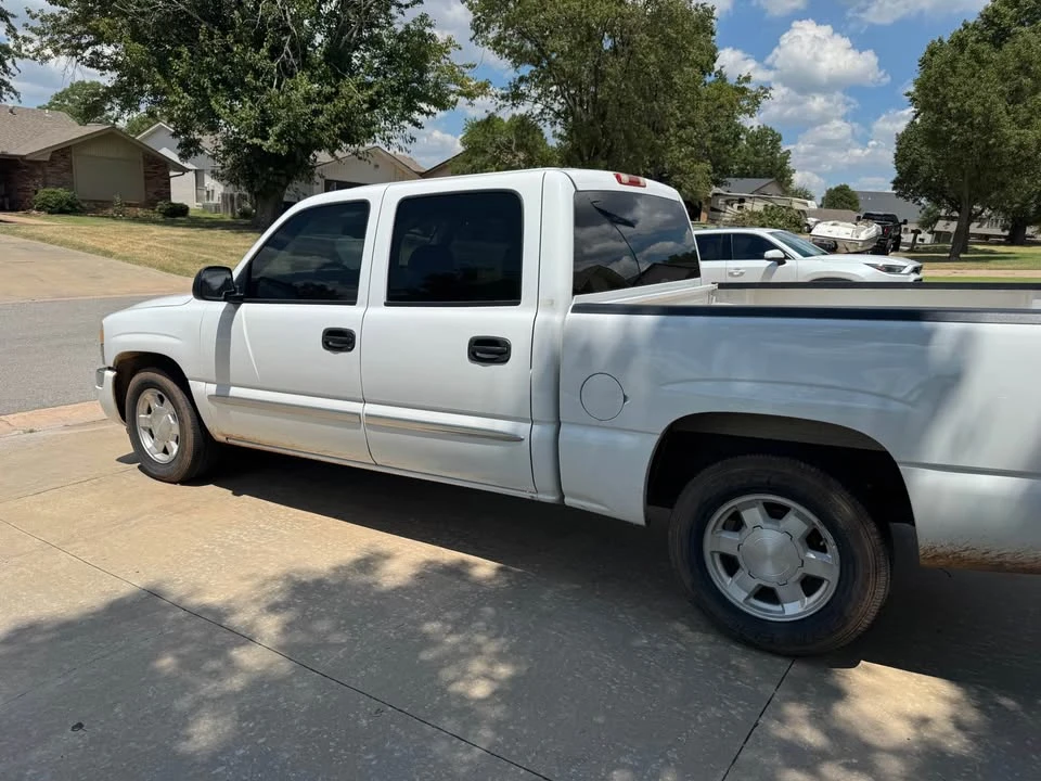 2006 GMC Sierra 2nd Gen - Image 2 of 20