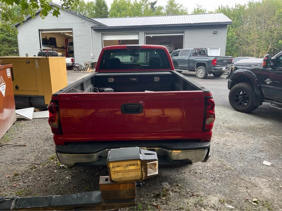 2006 GMC Sierra Heavy Duty 2nd Gen - Image 2 of 6