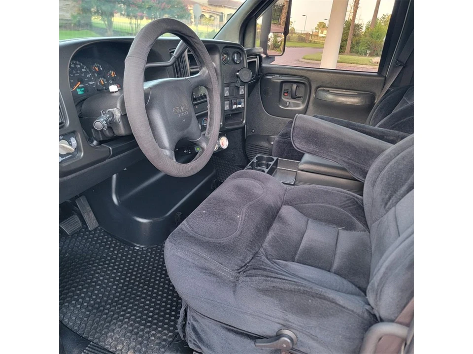 2006 GMC TopKick - Image 24 of 31