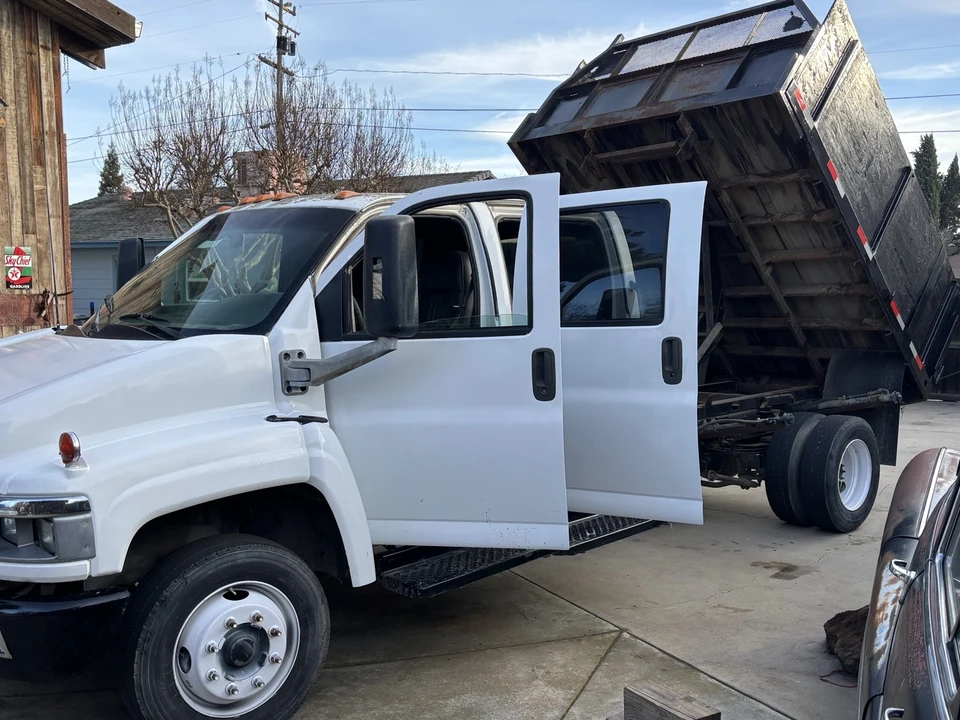 2006 GMC TopKick - Image 4 of 21