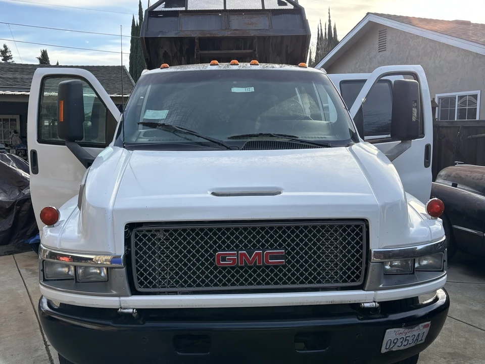 2006 GMC TopKick - Image 2 of 21