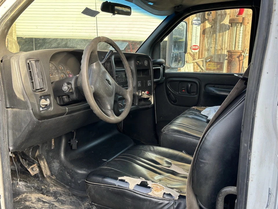 2006 GMC TopKick - Image 14 of 21