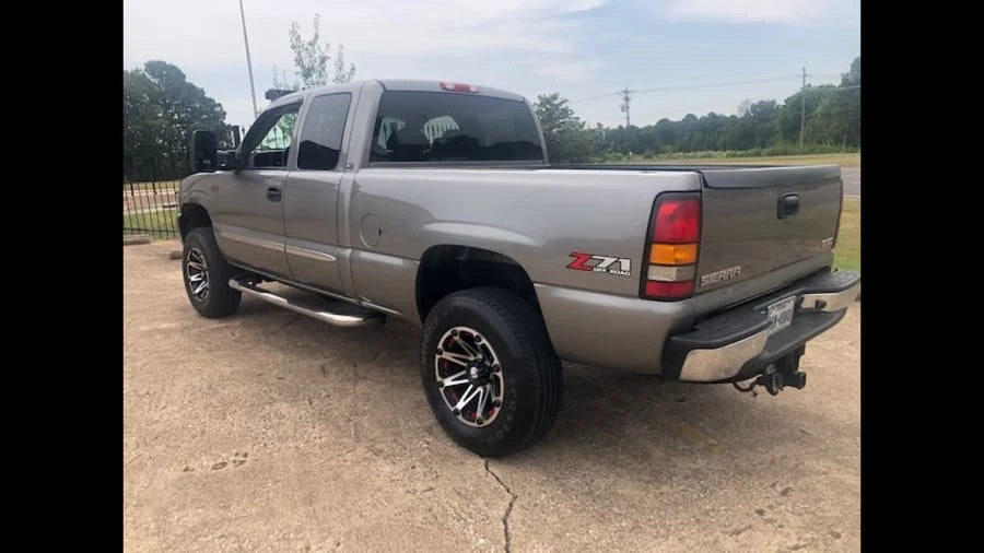 2006 GMC Sierra 2nd Gen - Image 2 of 5