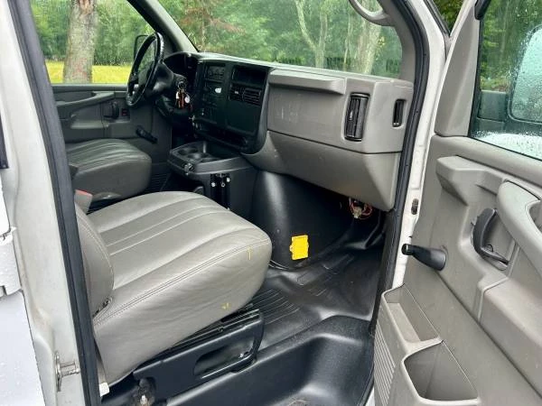 2006 GMC Savana - Image 12 of 28