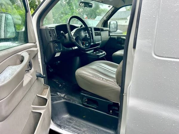 2006 GMC Savana - Image 11 of 28