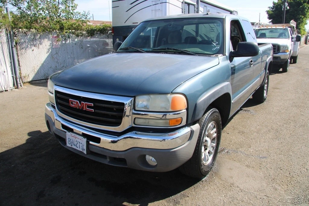 2006 GMC Sierra 2nd Gen - Image 2 of 21