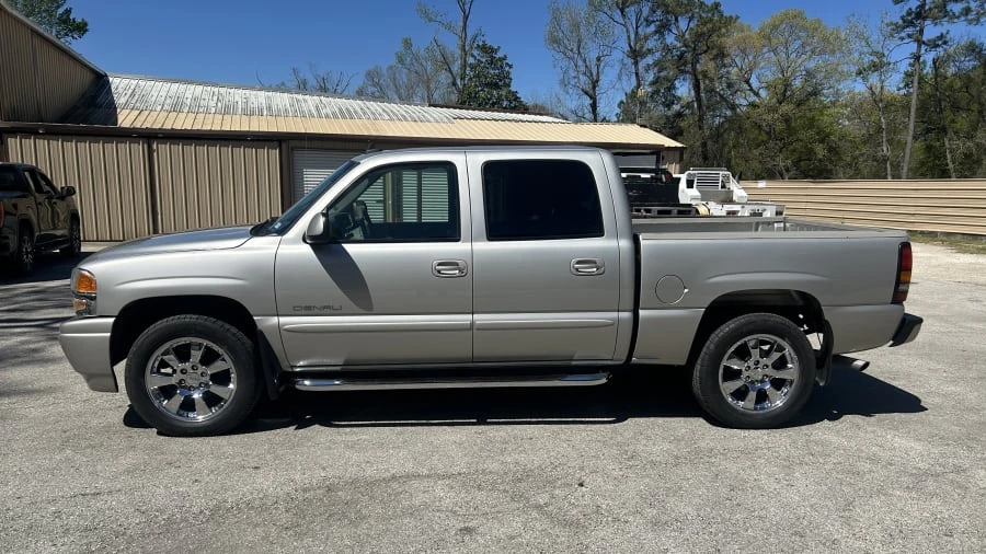 2006 GMC Sierra 2nd Gen - Image 2 of 15