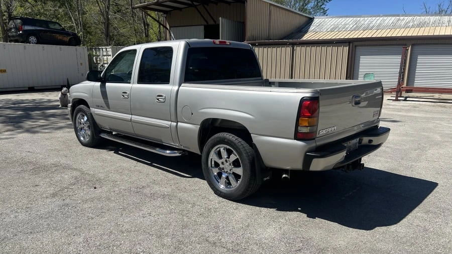 2006 GMC Sierra 2nd Gen - Image 3 of 15