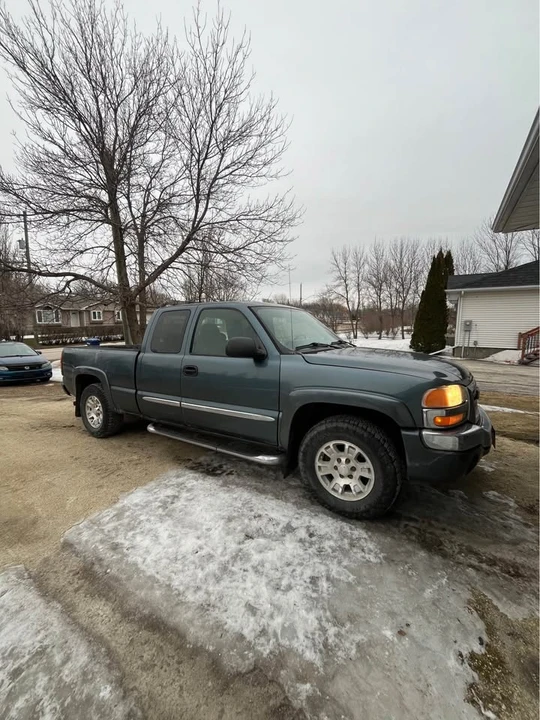 2006 GMC Sierra 2nd Gen - Image 2 of 12