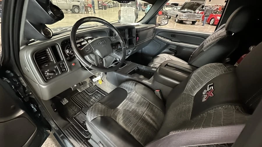 2006 GMC Sierra 2nd Gen - Image 3 of 4