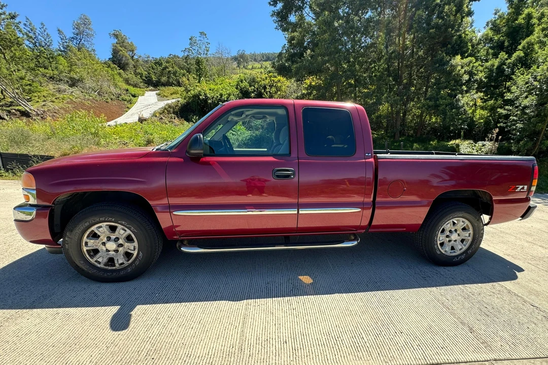 2006 GMC Sierra 2nd Gen - Image 3 of 31
