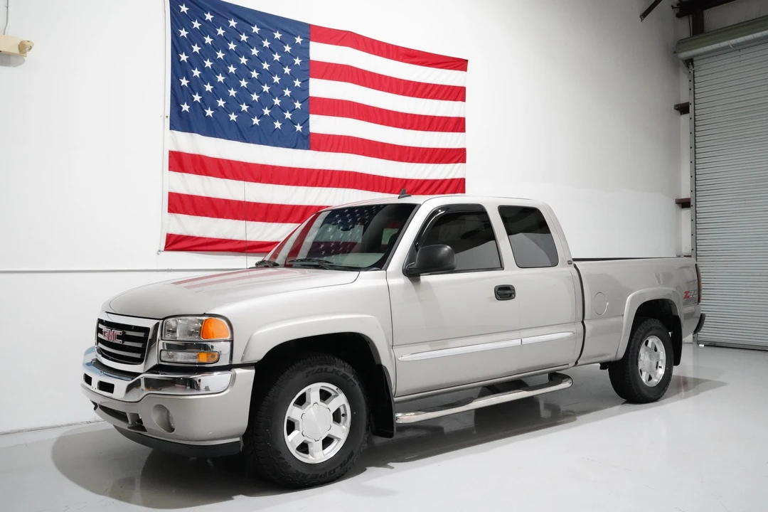 2006 GMC Sierra 2nd Gen - Image 2 of 31