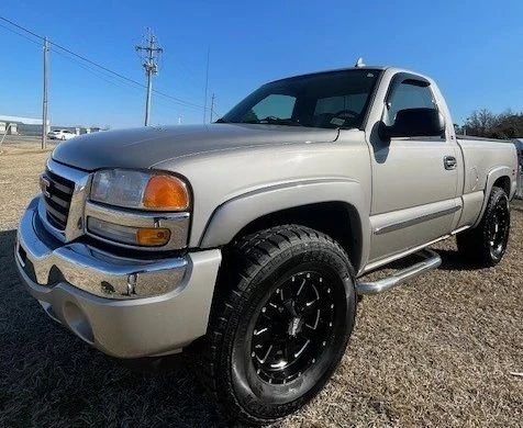 2006 GMC Sierra 2nd Gen - Image 2 of 18