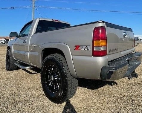 2006 GMC Sierra 2nd Gen - Image 3 of 18