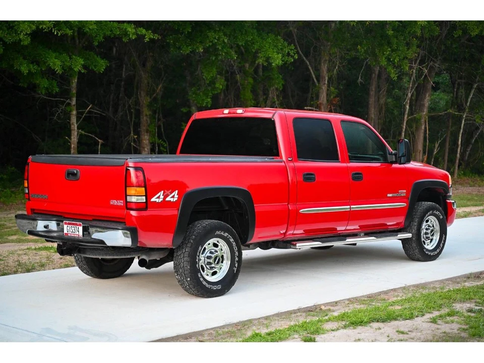 2006 GMC Sierra 2nd Gen - Image 2 of 31
