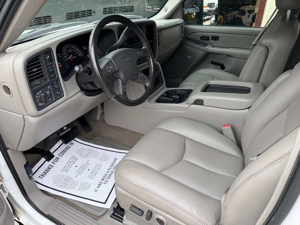 2006 GMC Sierra 2nd Gen - Image 2 of 12