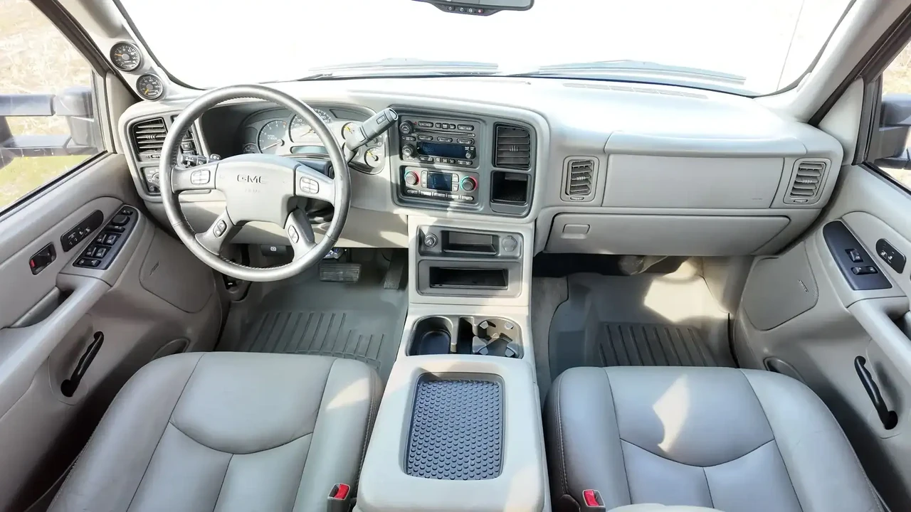 2006 GMC Sierra Heavy Duty 2nd Gen - Image 2 of 31