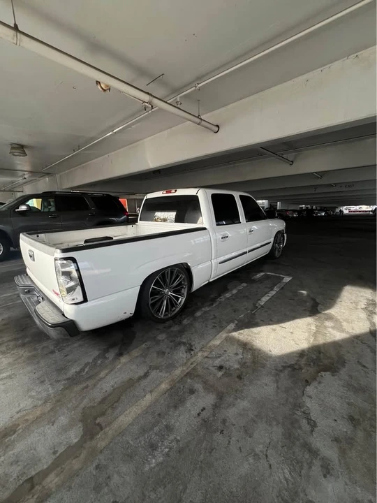 2006 GMC Sierra 2nd Gen - Image 5 of 7