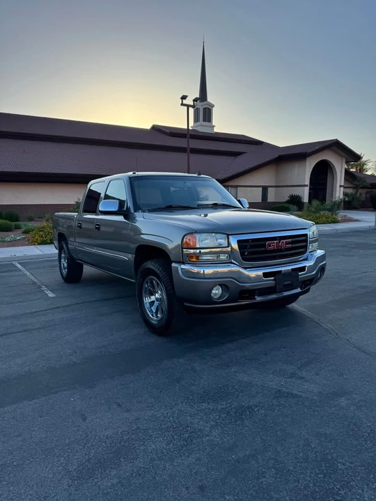 2006 GMC Sierra 2nd Gen - Image 3 of 10