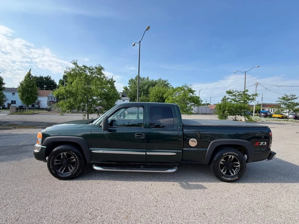 2006 GMC Sierra 2nd Gen - Image 2 of 9